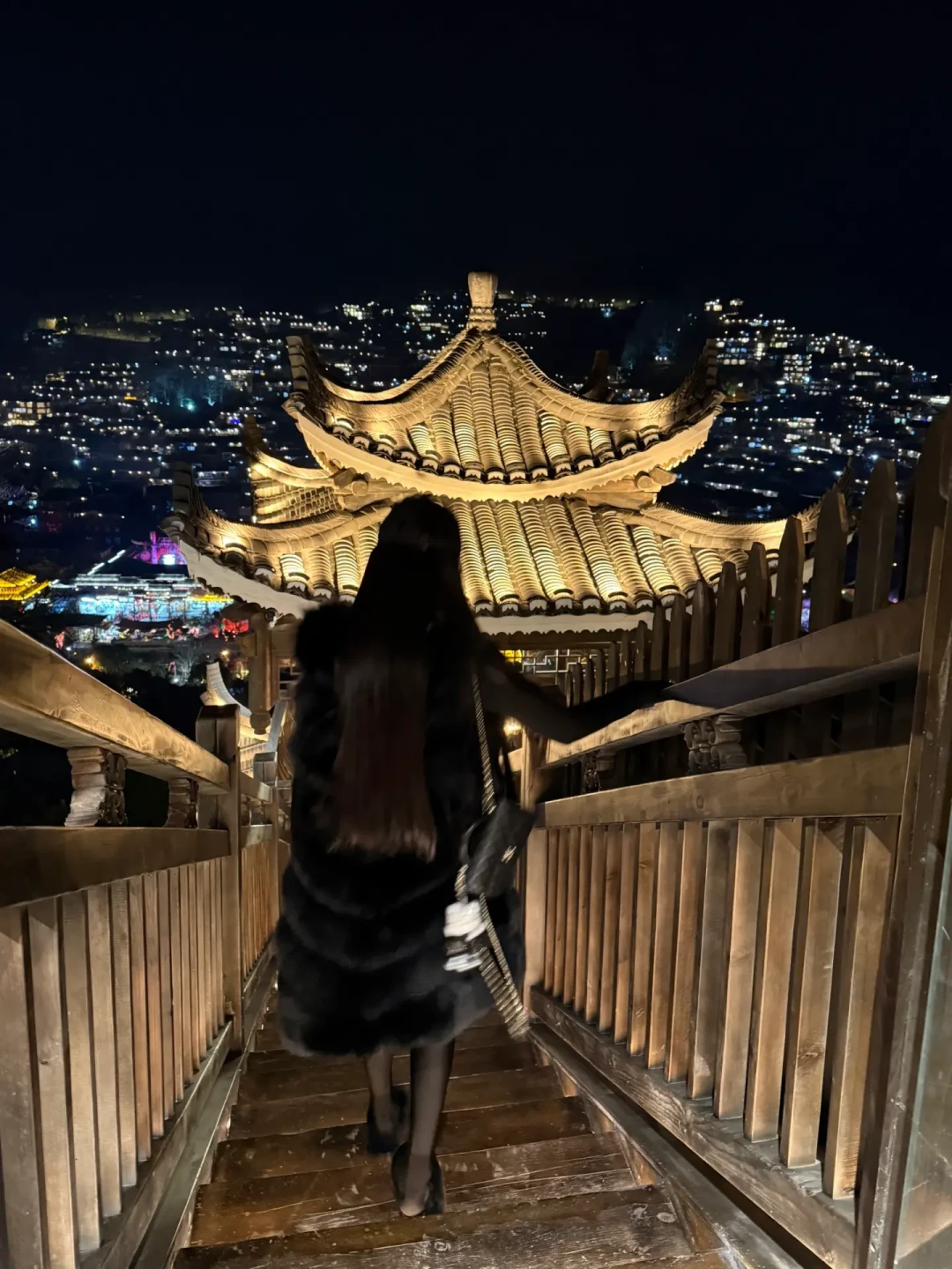 西江千户苗寨“旱地拔葱”火了：一次100-199元还能讲价，付钱前先看清爆款视频背后的价目和坑