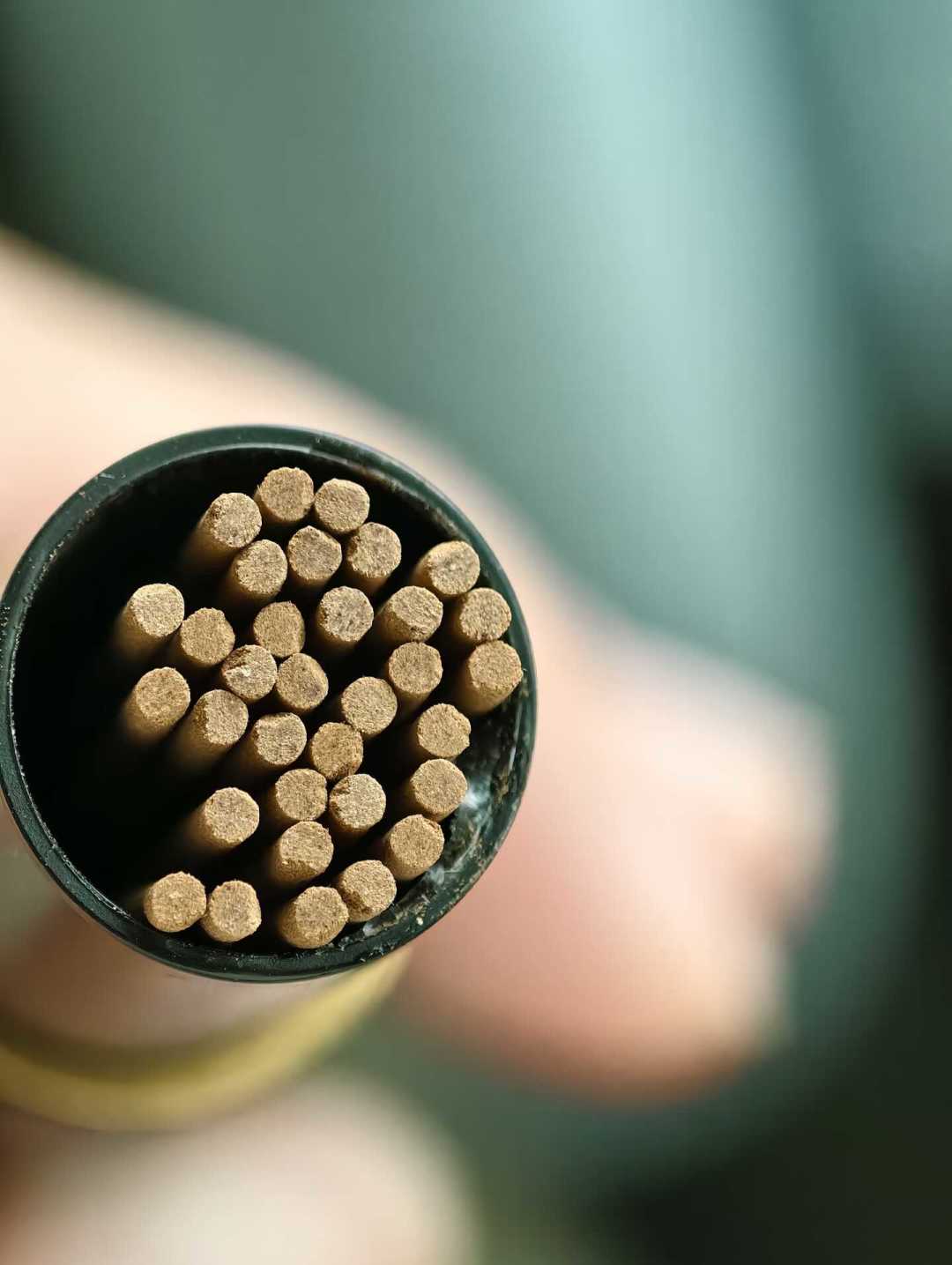 刷完30多篇爆火的线香避坑帖:哪些是真话,哪些是吓唬你,钱到底该怎么花