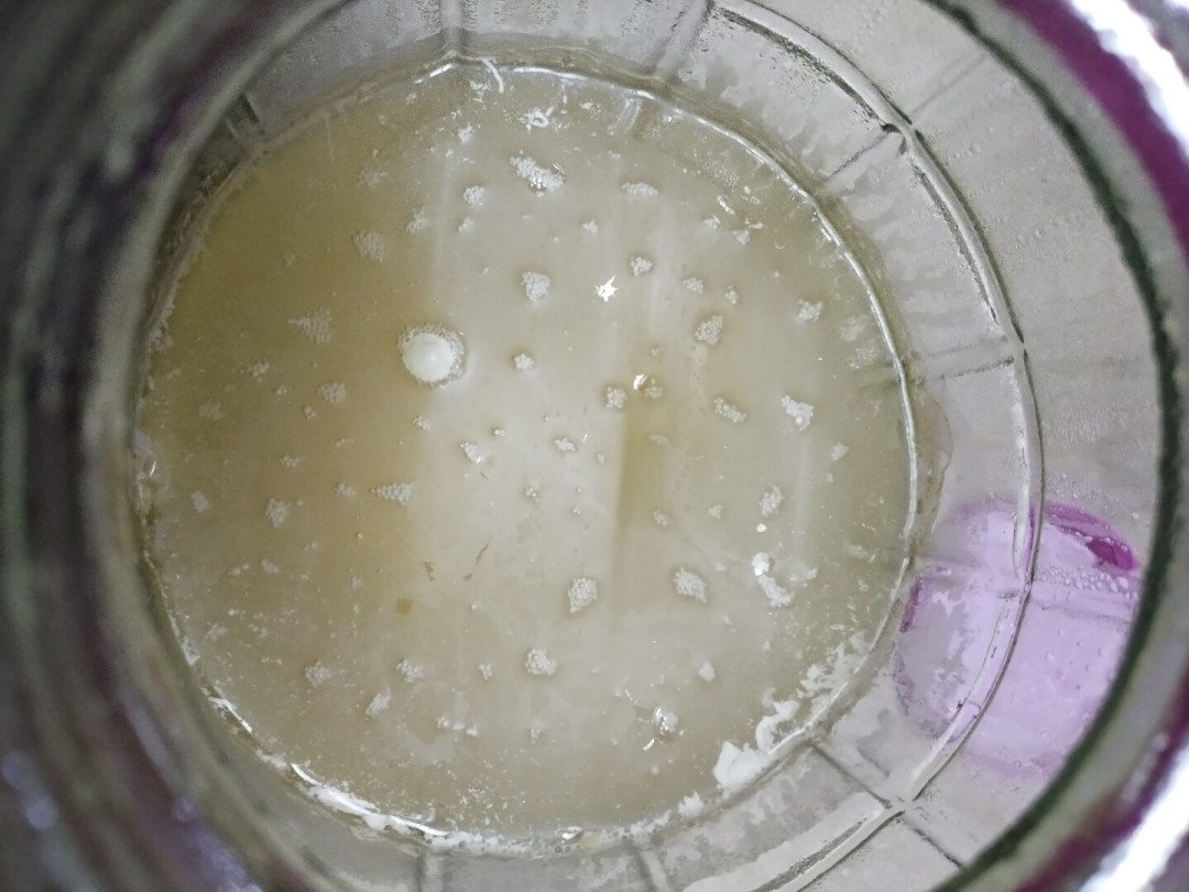 自酿果醋的坛子上长了层“白膜”，是传说中的“醋蛾子”还是发霉？
