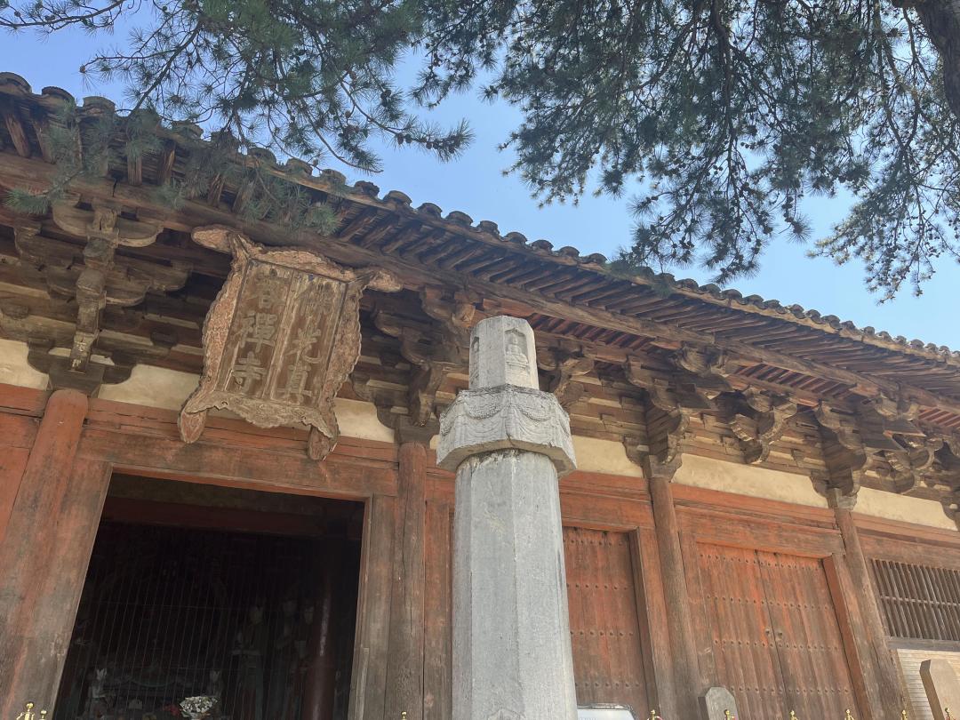 一条高速公路,为一座唐代大殿拐了个弯
