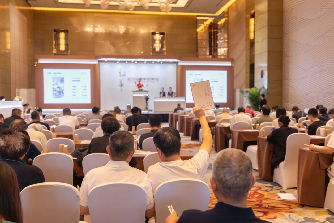 傅抱石名卷从9200万跌到4025万，启功两字《多福》拍出24倍估价：2026春拍，书法收藏的规则变了