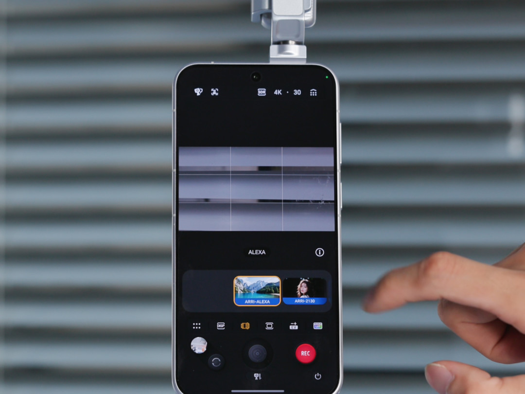 荣耀RobotPhone首销秒空,8月25日再开售:9999元值不值,先看这三个争议