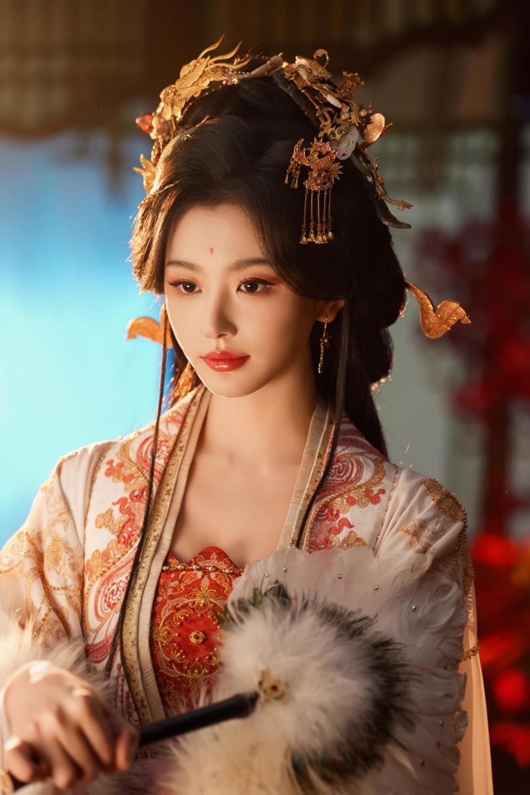 七夕夜孔雪儿被鸟巢大屏捕捉:从俞浅浅到昭阳公主,她这半年太拼了