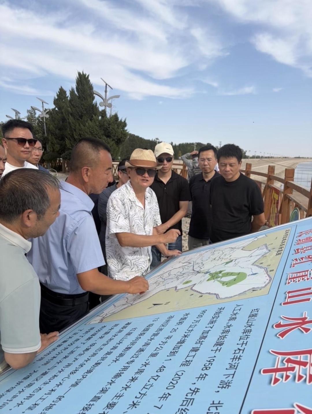 马云两鬓花白现身甘肃民勤：蚂蚁森林十年，他替几亿人回去“验收”了
