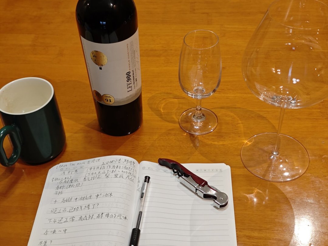 有人喊天花板,有人骂像醋:翻完几十条真实评价,山姆百元红酒这几瓶才值得下手