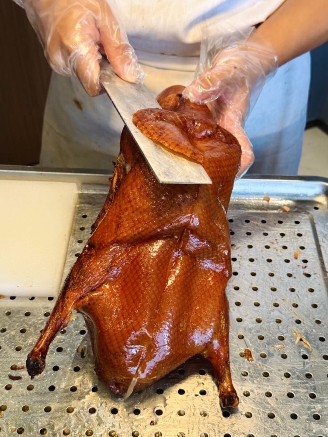 全聚德上半年扣非净利最高涨136%,营收却还在降:这顿烤鸭还值得吃吗?