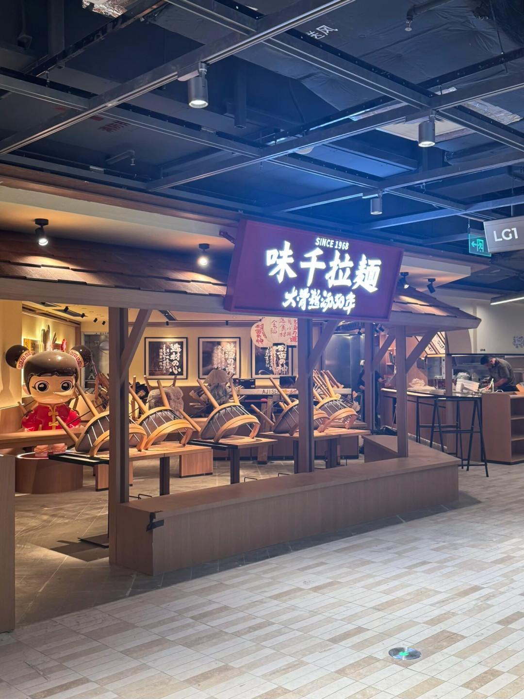 楼上还在装修，楼下已经排队：淮海中路「渡劫期」，现在值得专门去逛吗？