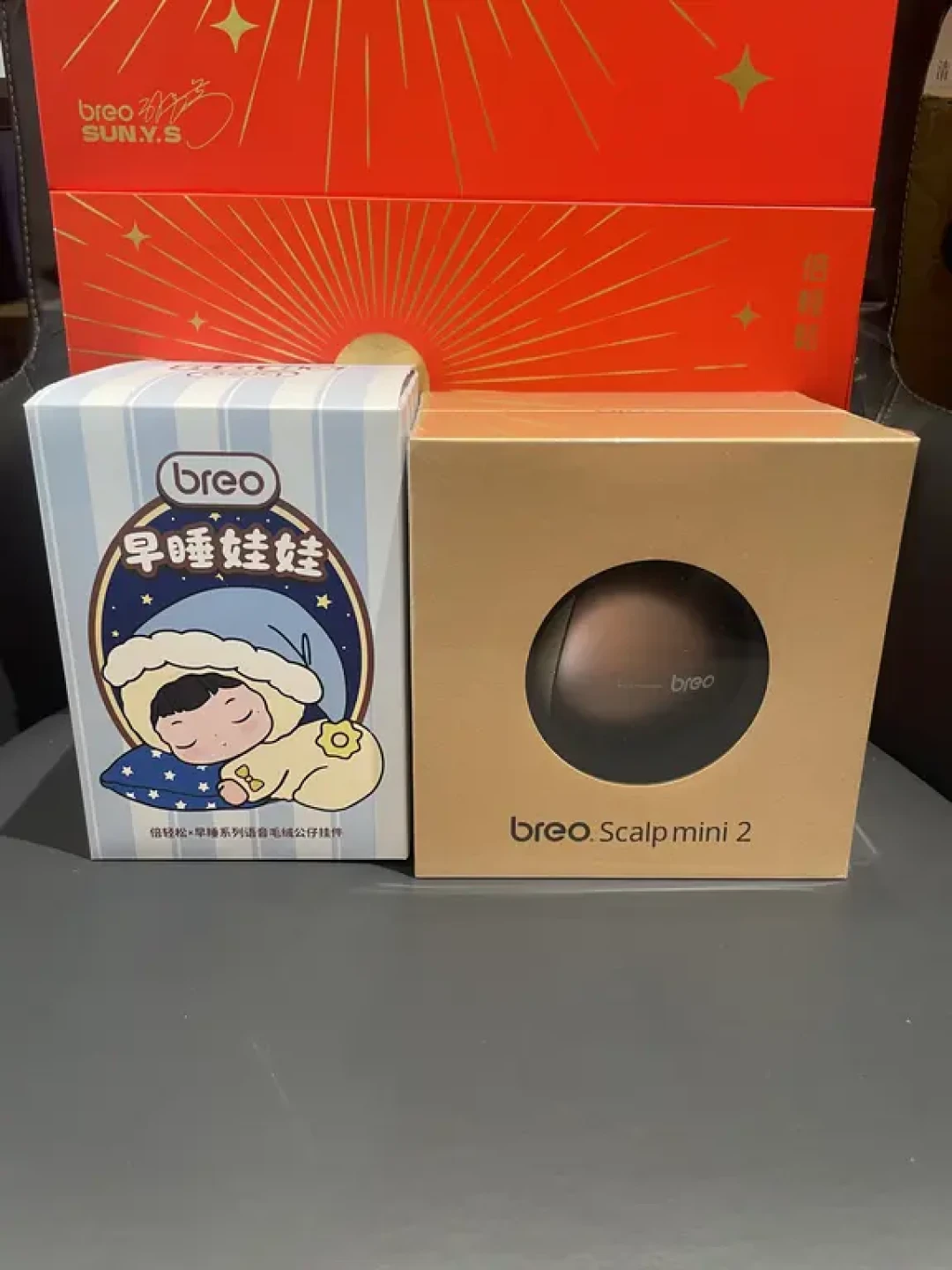 一边是粉丝抢最后的早睡娃娃,一边是股价跌超6%、被罚1010万:倍轻松
