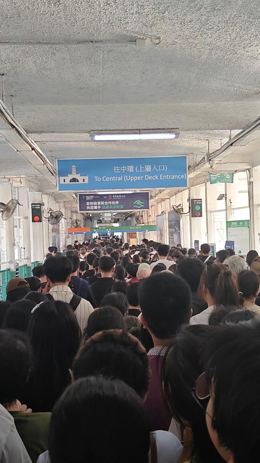 维港的夜晚正在换档:“幻彩咏香江”确认退场,今晚的七夕无人机秀是预演
