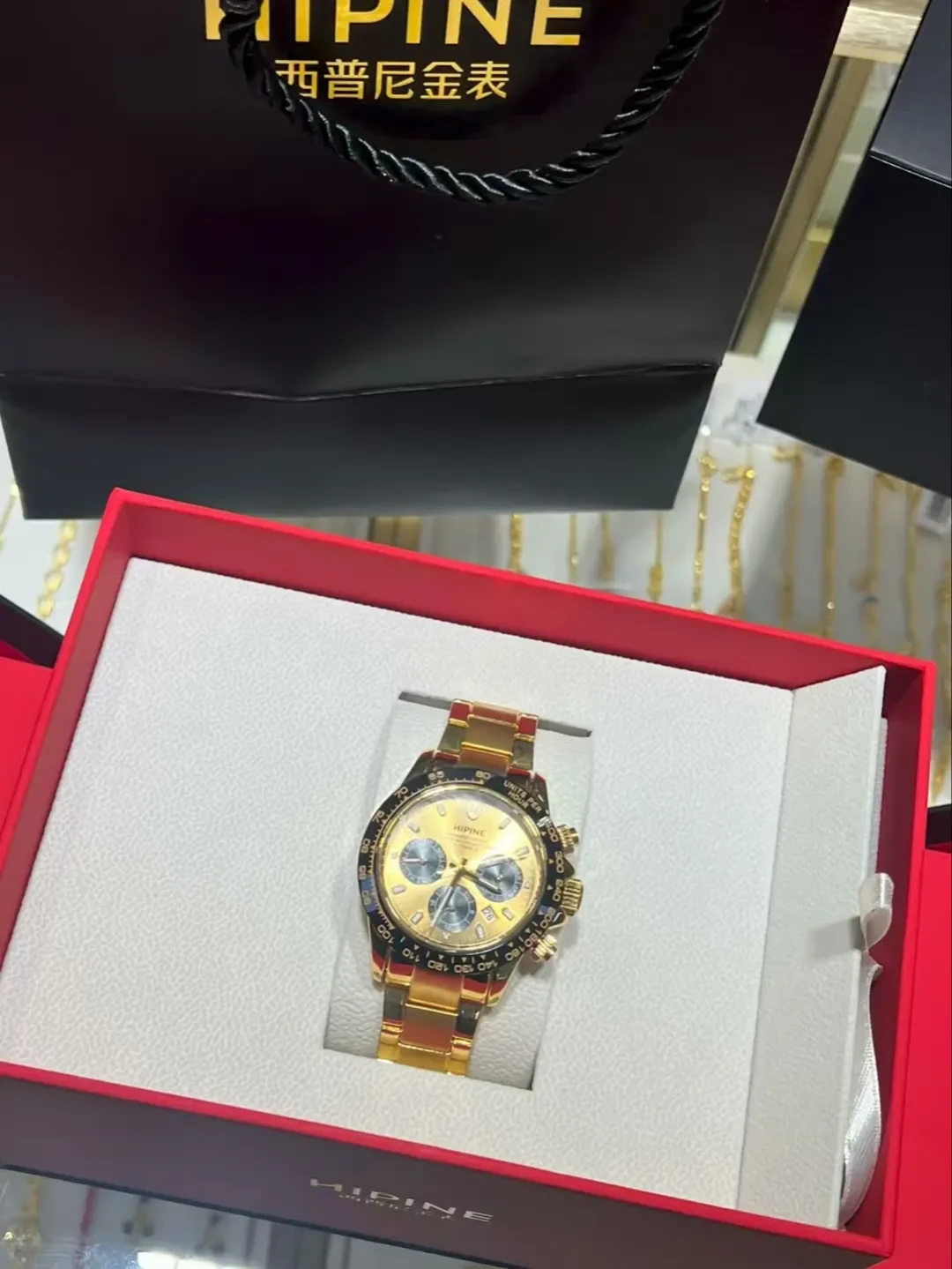金价5天涨70元/克,品牌金饰破1290:“按克卖”的金表,是捡漏还是智商税?先算清这笔账