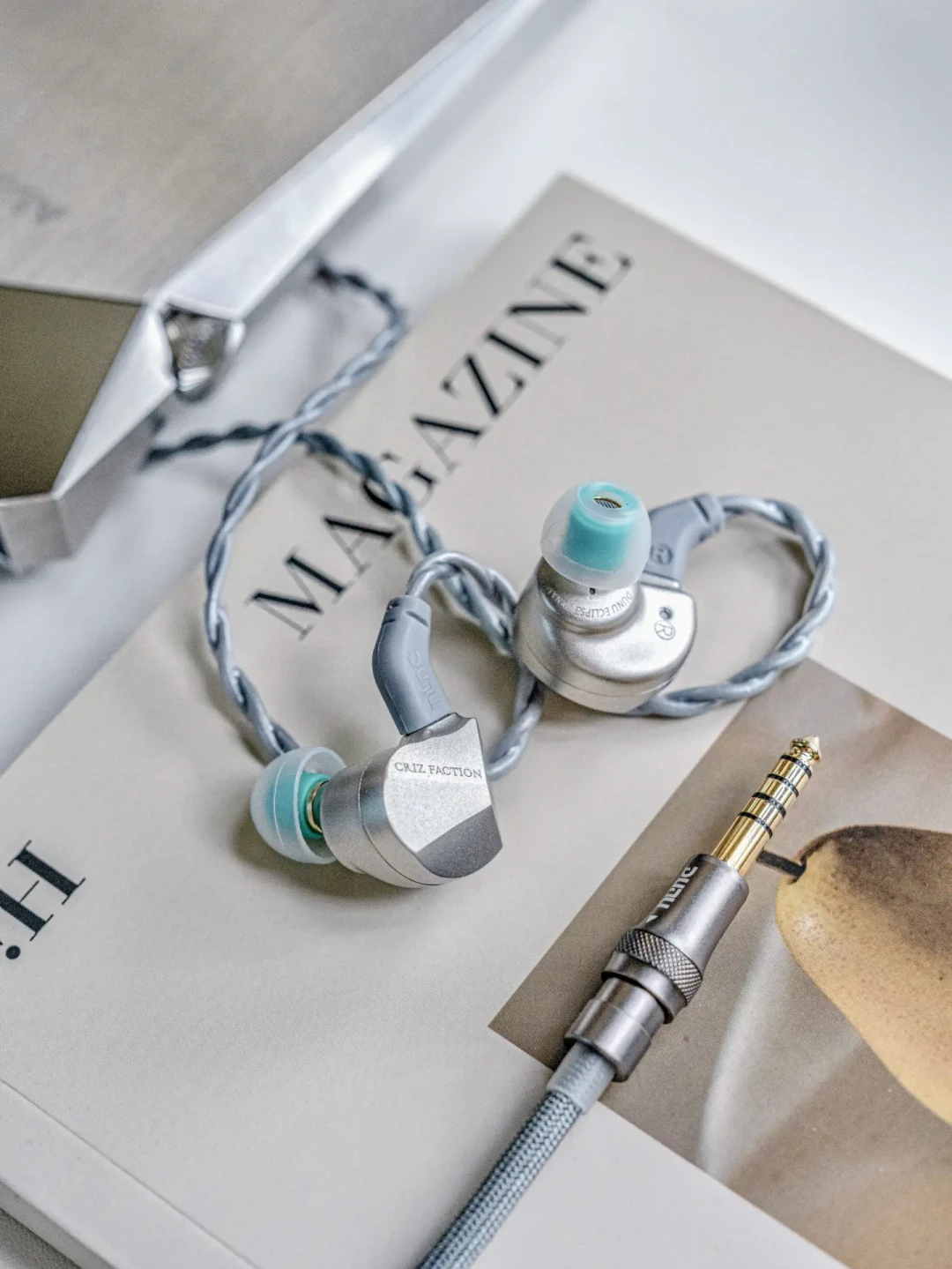 开学季宿舍HiFi冷水指南:桌子不到60cm还限功率,把四个平台的信号核了一遍,99到2900元的钱该这么花