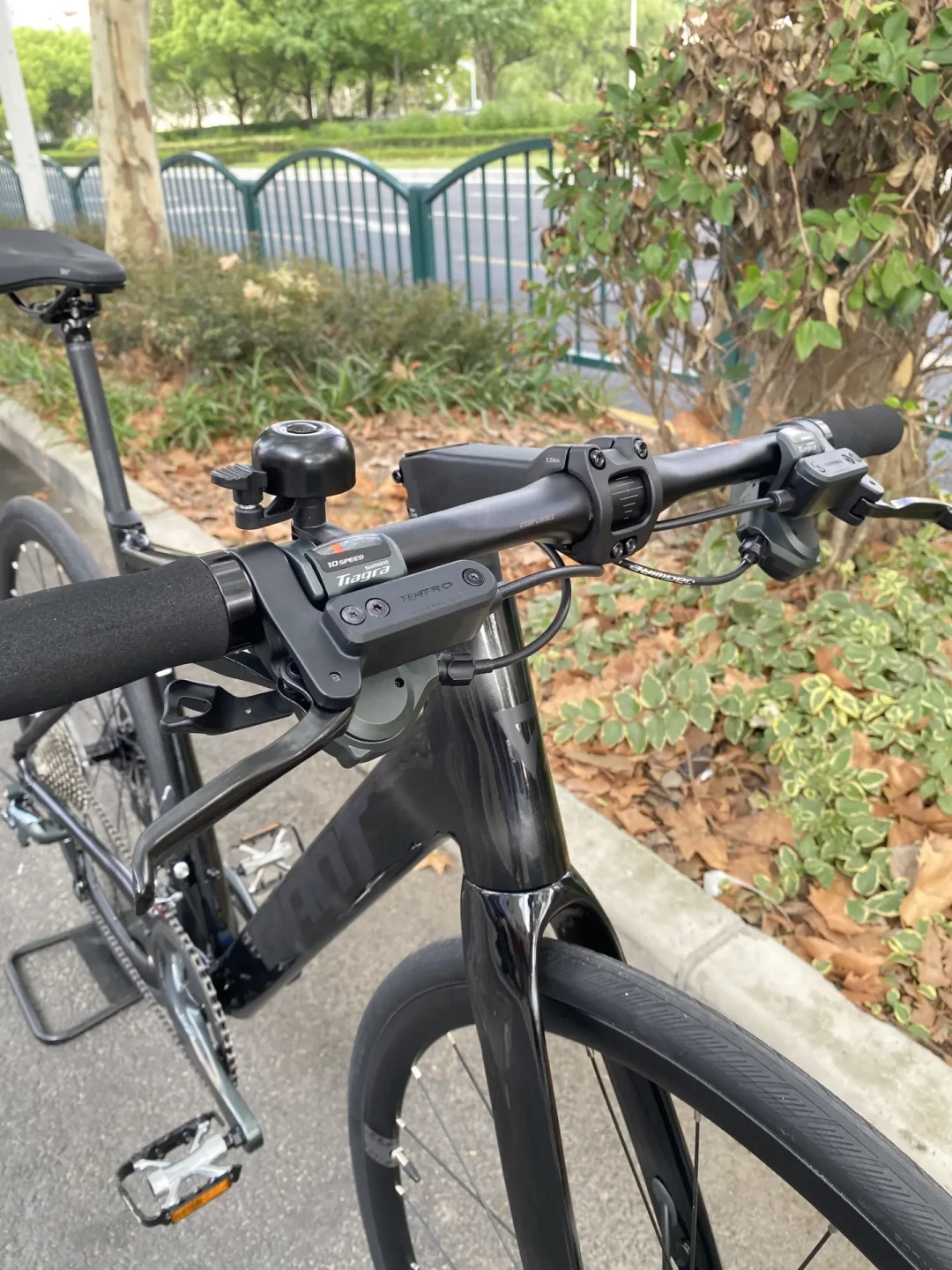 捷安特FCR平把跌到3998元,27款没有下文:三种人可以抄底,付钱前先问三件事