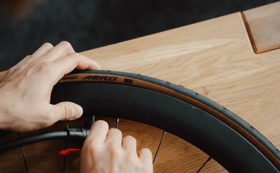 马牌 Aero 111 补上 32mm:约 940 元一条,下单前先把评论区这三个争议聊明白