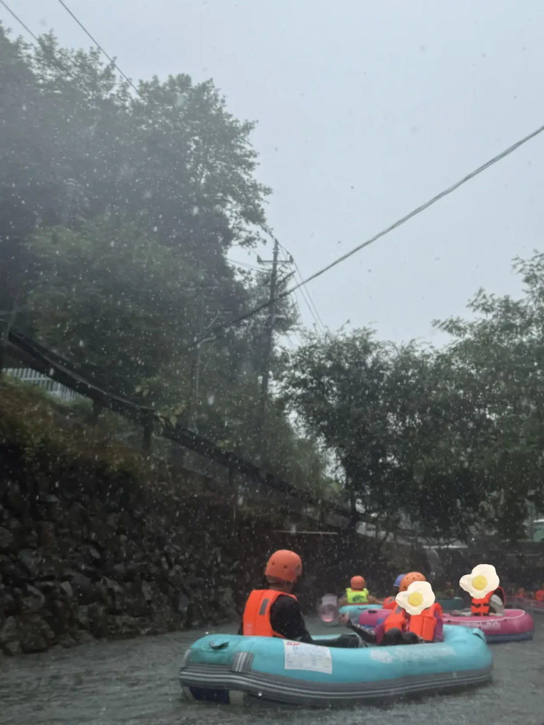 湖北山洪预警、桐庐有游客被冲走:暑期最后一波漂流,出发前先答这4个问题