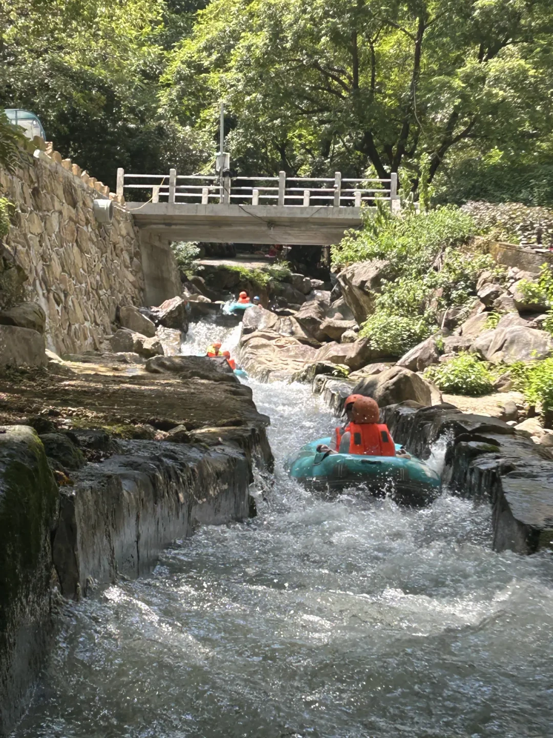 湖北山洪预警、桐庐有游客被冲走:暑期最后一波漂流,出发前先答这4个问题