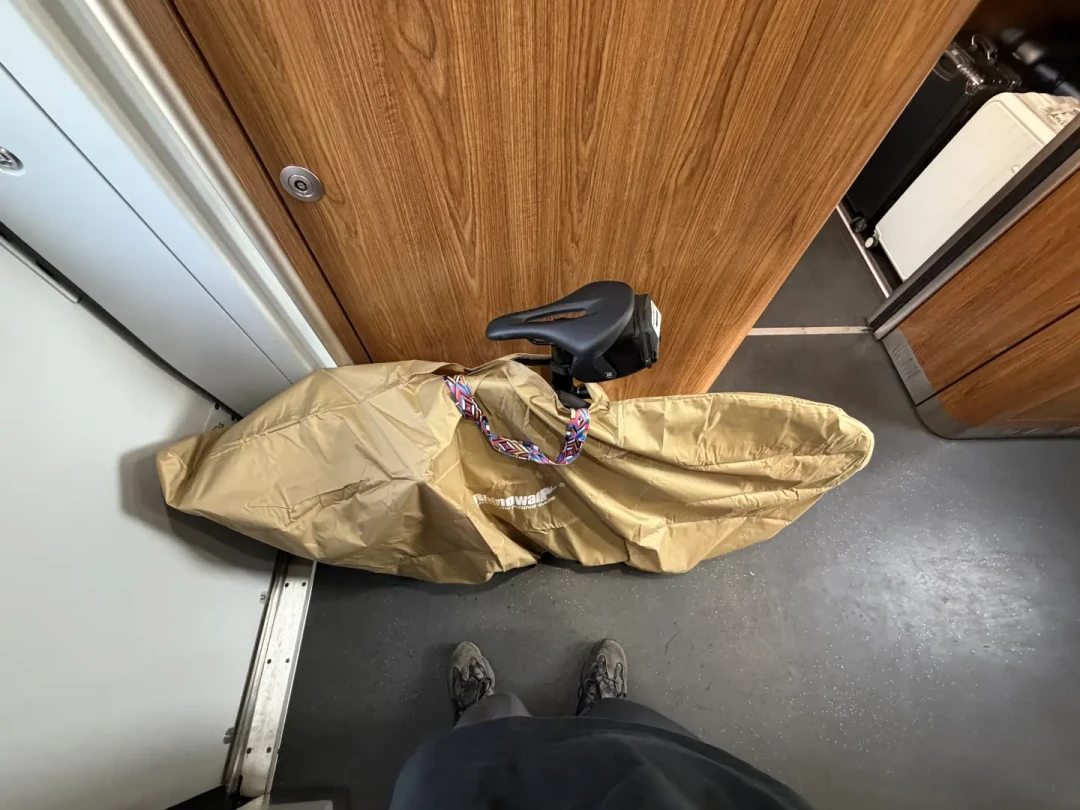 同一台折叠车,一个城市进了站,另一个城市被拦在闸机外:2026年地铁高铁携带规则全变了