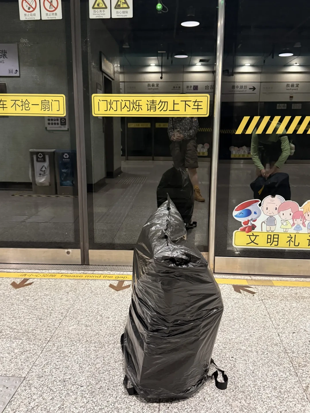 同一台折叠车,一个城市进了站,另一个城市被拦在闸机外:2026年地铁高铁携带规则全变了