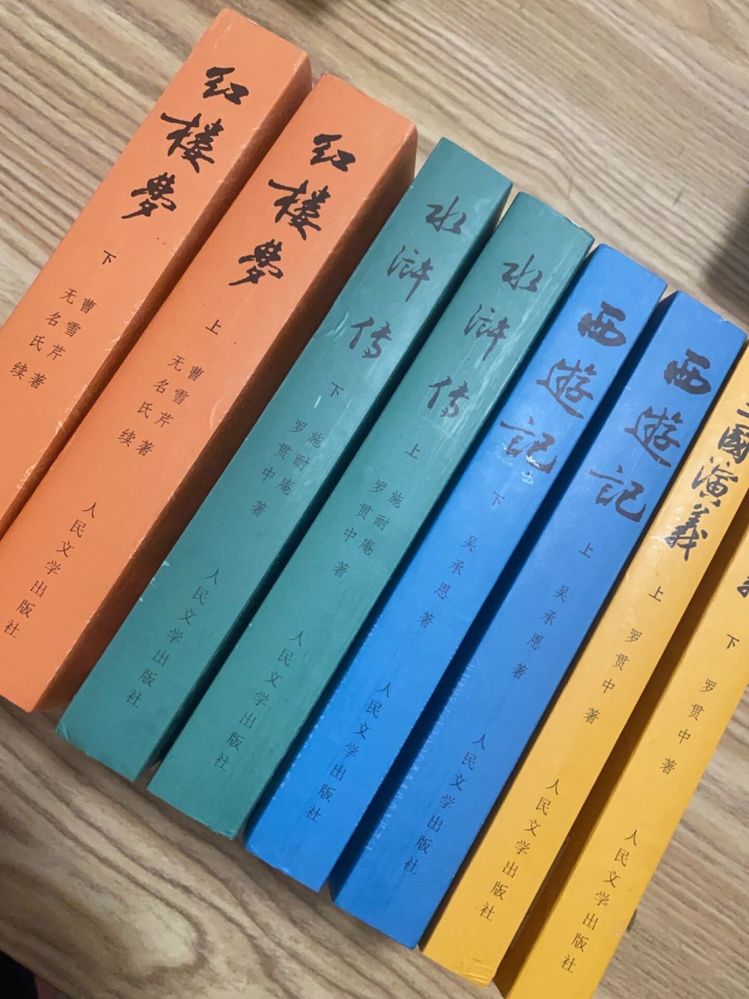 新丽翻拍《水浒传》的传闻传满一年，阵容都流出好几版了：我把时间线捋了一遍、能查的都查了，哪些是瓜、哪些没官宣、现在该补什么剧、等什么信号，一次说清