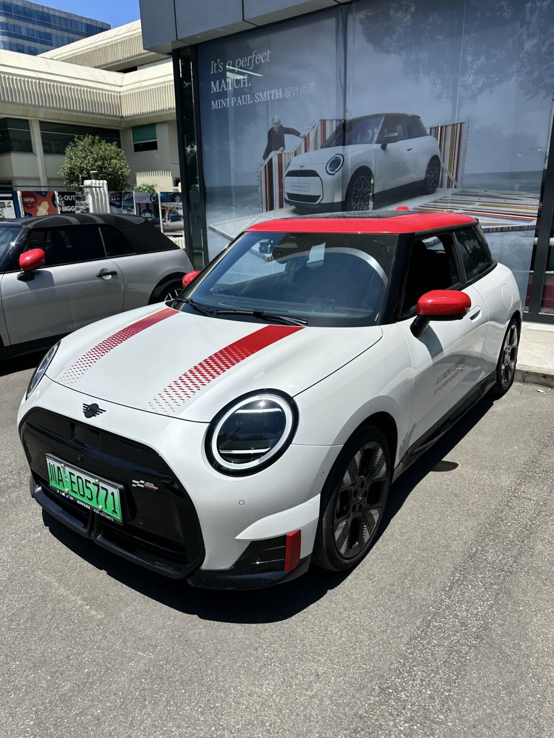 电动JCW 25.38万258马力,燃油JCW 31.08万231马力:MINI的8月生日月,把这笔账一次算清