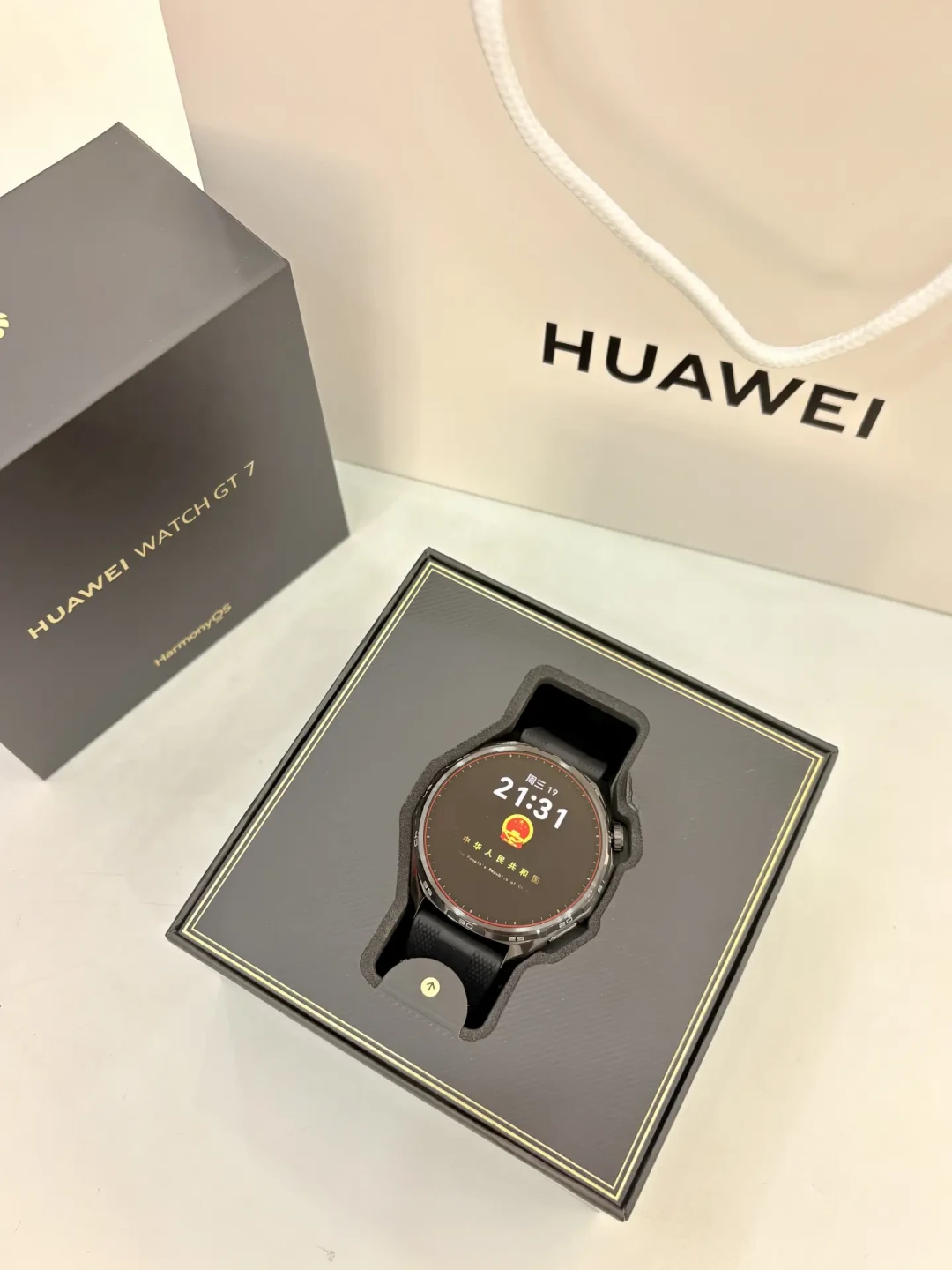 华为GT7国补后1350元起,但iPhone用户连微信都回不了:官方兼容性矩阵扒完,说清哪类手机能闭眼入