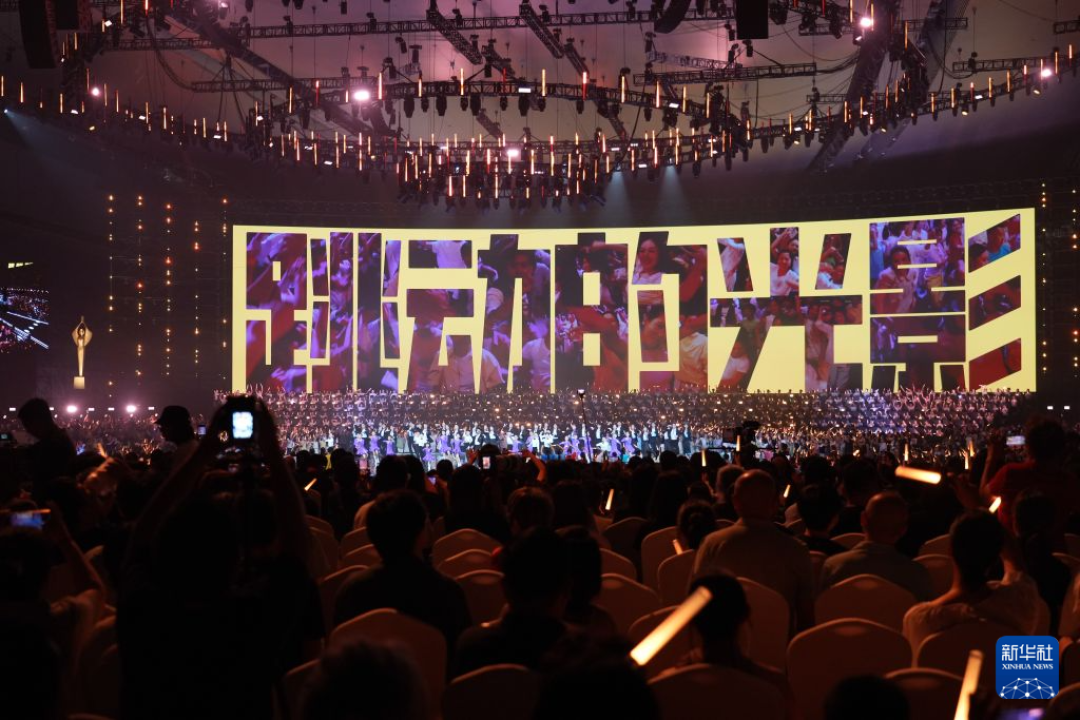 14.48亿票房,只带回一座“最佳新人”:《镖人》的百花奖之夜,普通观众该算的三笔账
