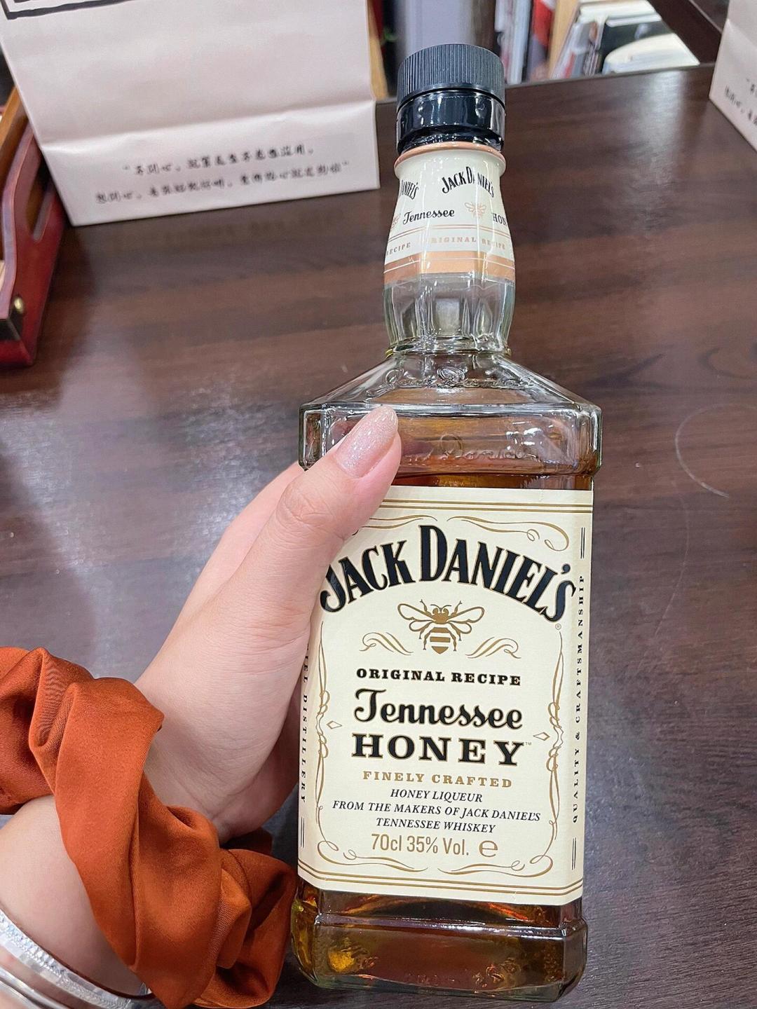杰克丹尼的七夕选择题:火焰还是蜂蜜?先搞清楚这仨都是35度力娇酒