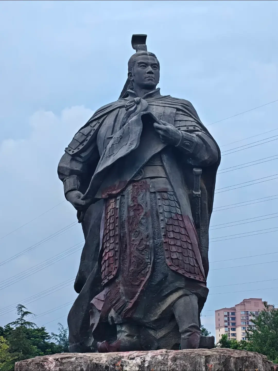 周瑜雕像被泼红漆,周瑜墓前却鲜花不断:这桩600年冤案,该说清了