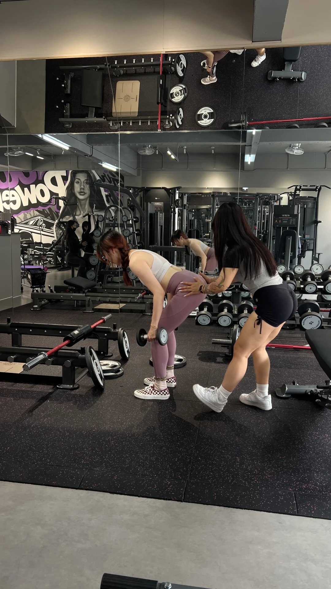拉爆过半个娱乐圈的花小龙，被张伟丽“练服”了：极端自律这三笔账，瘦掉的是水，赚到的是流量，跟练的人可能赔上身体