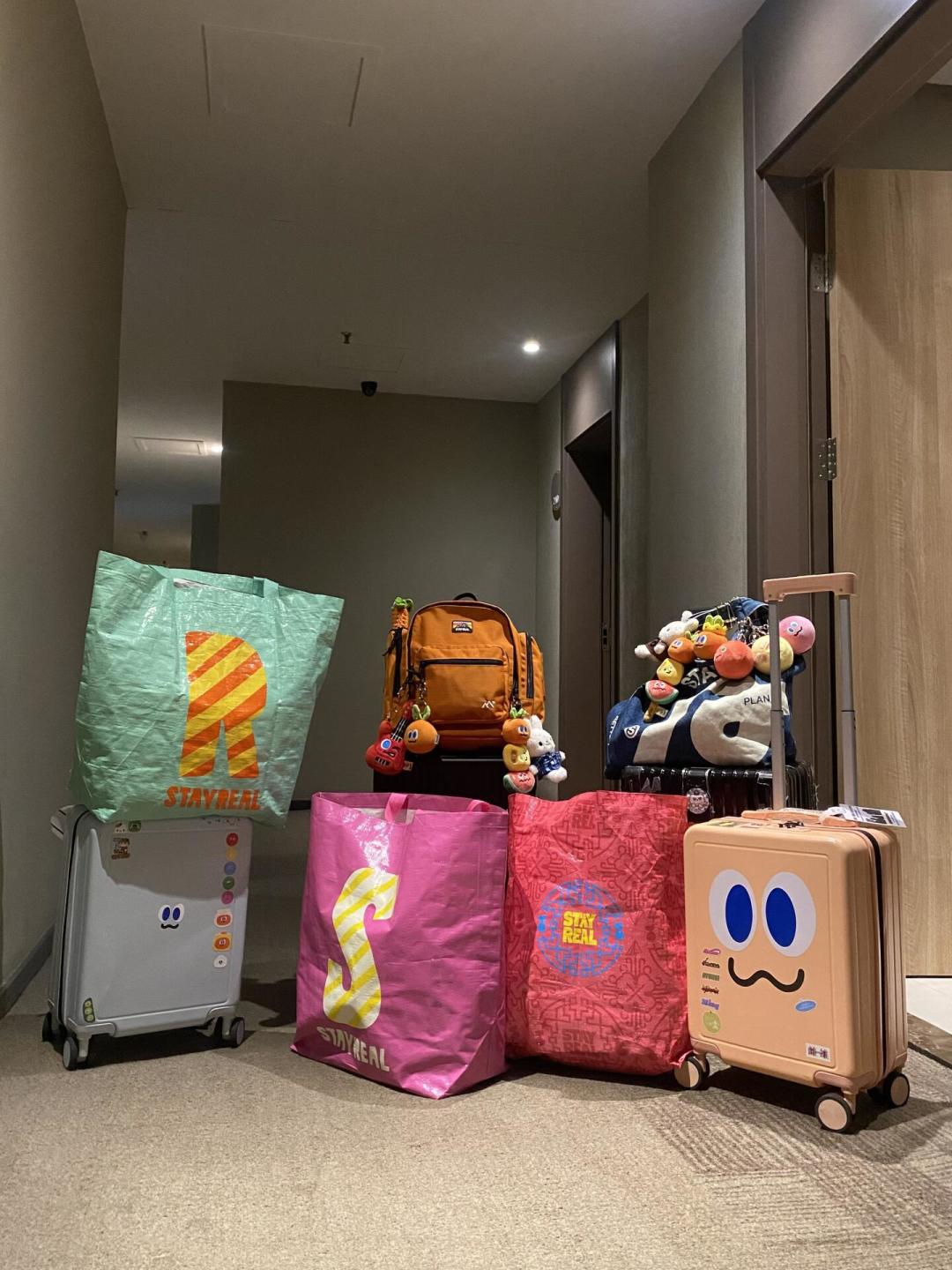 有人花400,有人只花25:对完寄件实测报价、几万赞的打包帖和翻车帖,开学行李的“三堆分法”定下来了