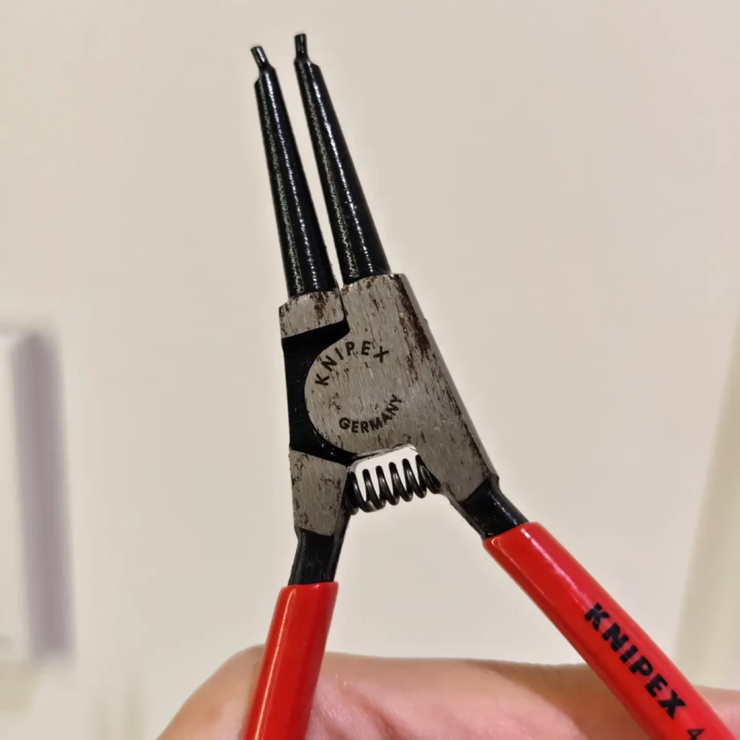 三百块的KNIPEX,开箱带划痕、摸着糙,是翻车还是本来就这样?翻完全网吐槽帖,我划出这条验收线