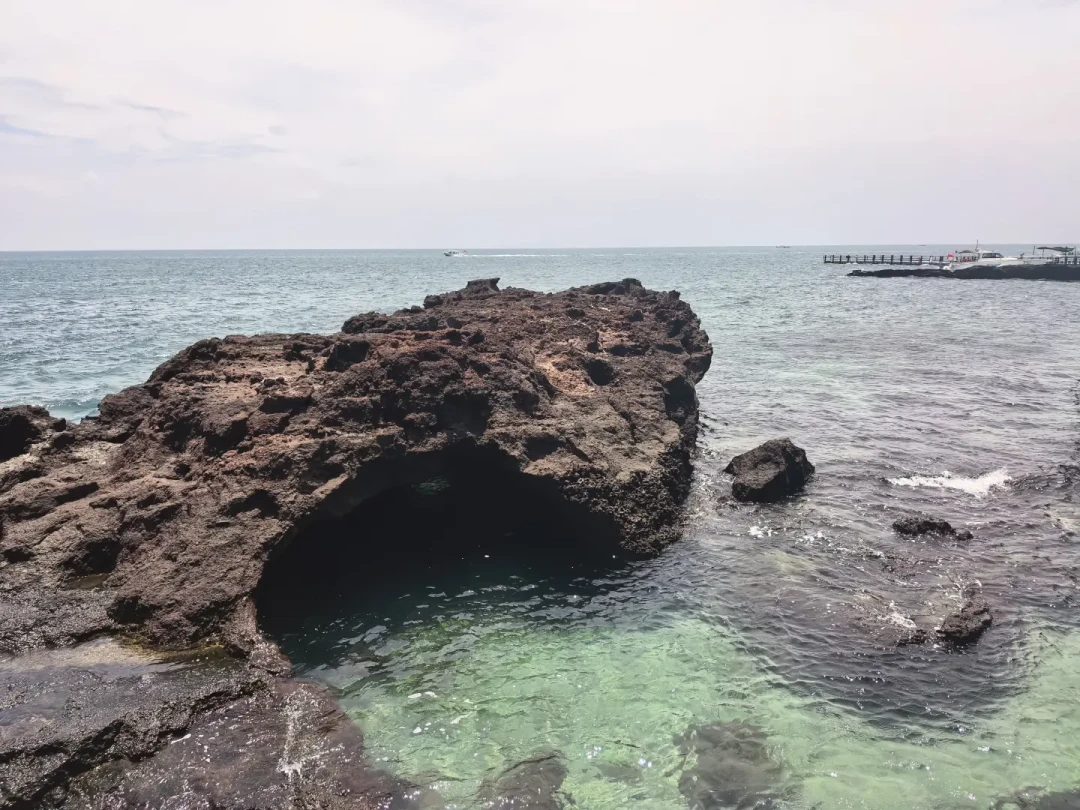 明天涠洲岛全线停航,景区照常开放:21号能否复航还没准信,四类行程党对号止损