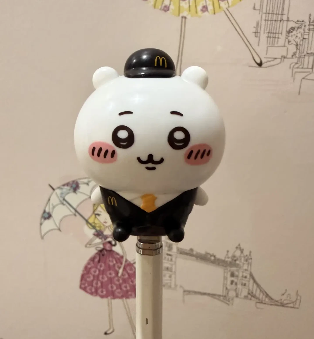 麦当劳×chiikawa玩具，开售日39.9元一个，如今全套8款不到80元：距9.1结束还剩13天，吃集还是直接买？