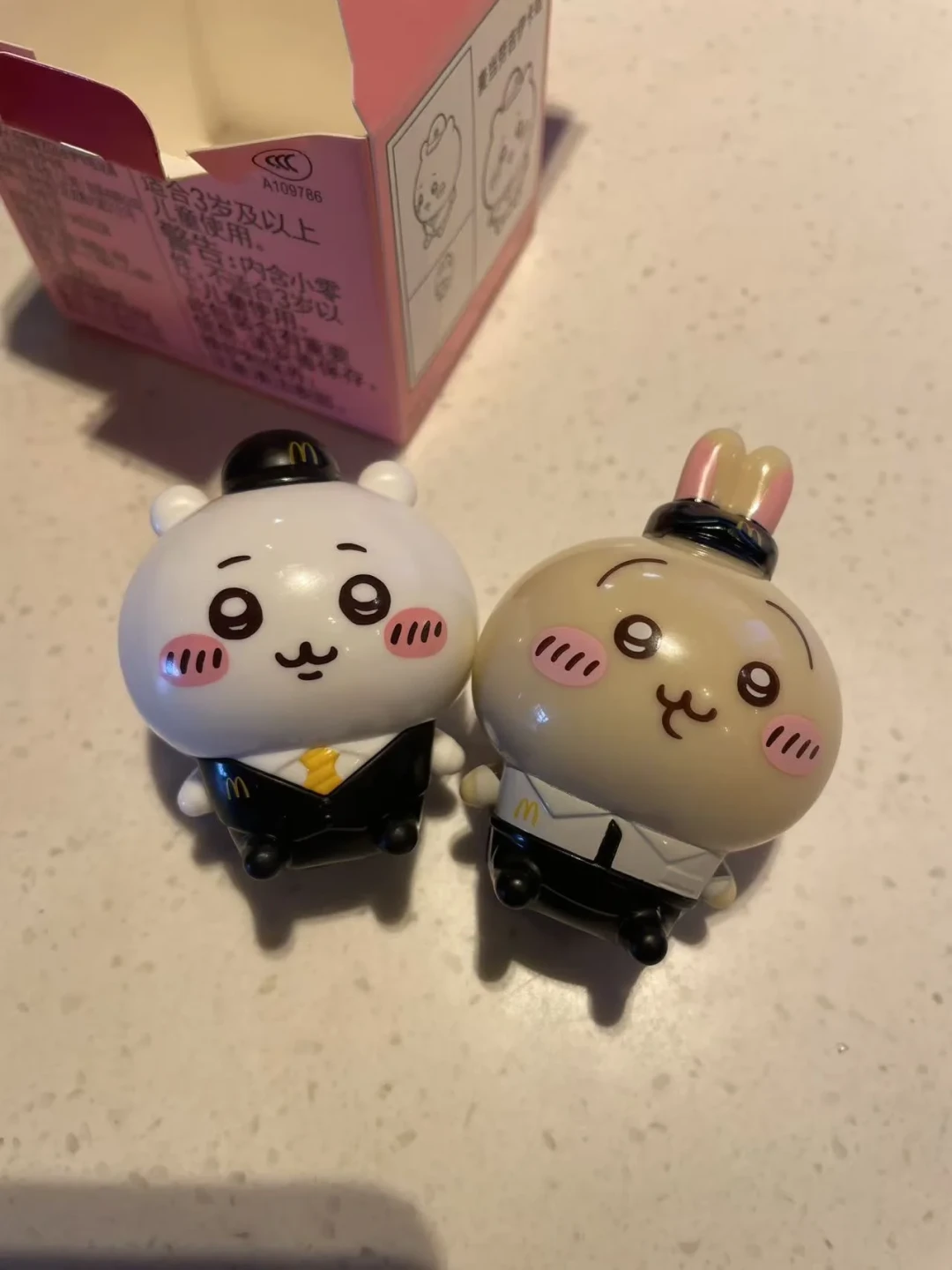 麦当劳×chiikawa玩具，开售日39.9元一个，如今全套8款不到80元：距9.1结束还剩13天，吃集还是直接买？