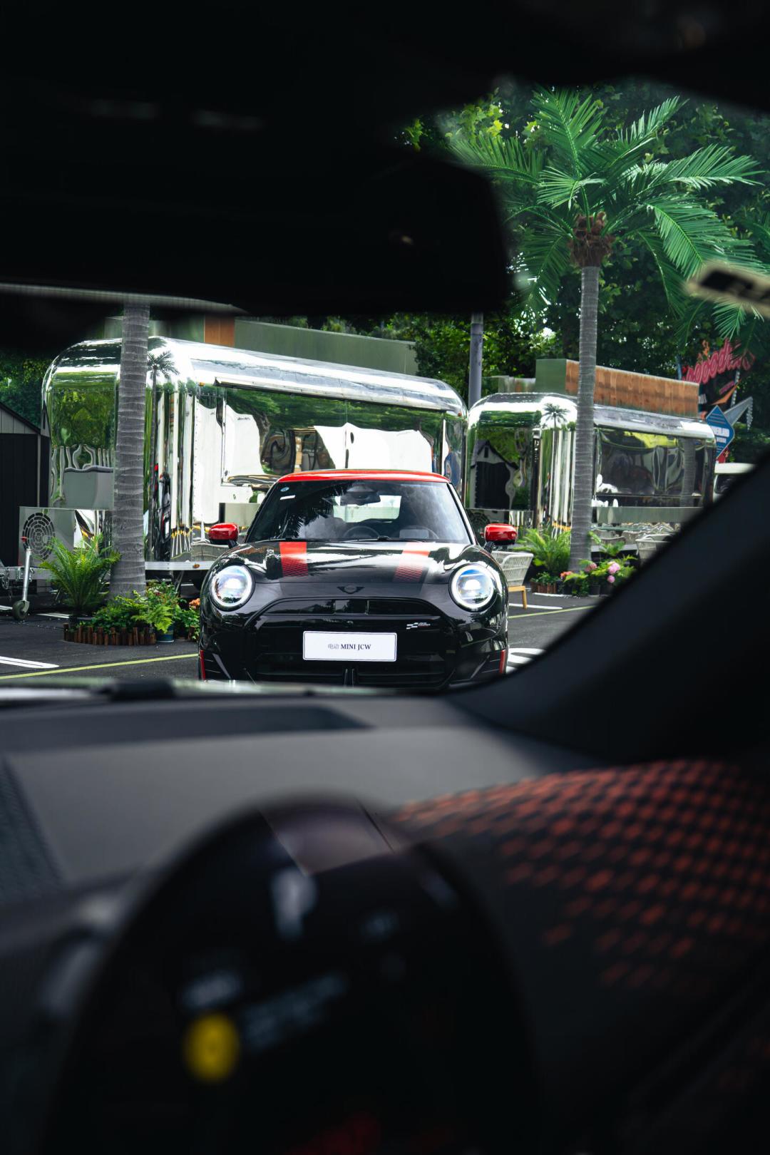 同样是JCW,电动22.48万、燃油30.58万:扒完全网车主真实反馈,才知道该选哪台