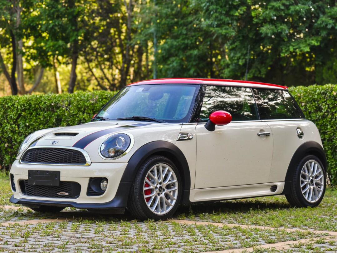 同样是JCW,电动22.48万、燃油30.58万:扒完全网车主真实反馈,才知道该选哪台