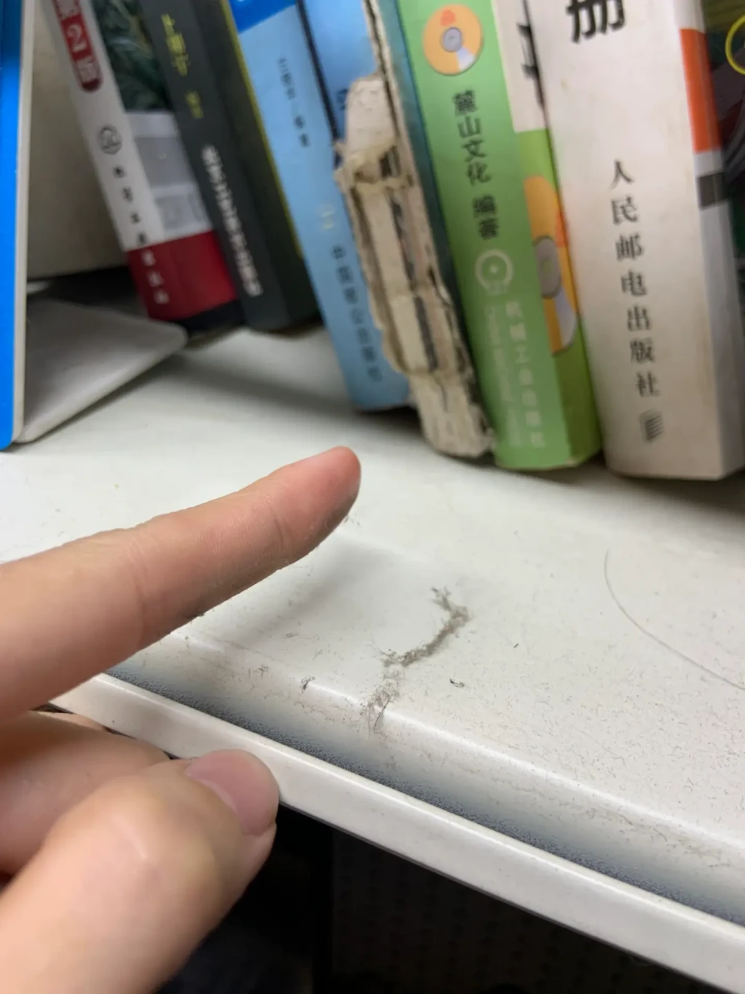 洞洞板积灰、超大箱翻找难、小分隔盒自己还要被收纳：对完种草帖、避雷帖和评论区，我把收纳花钱的顺序排出来了