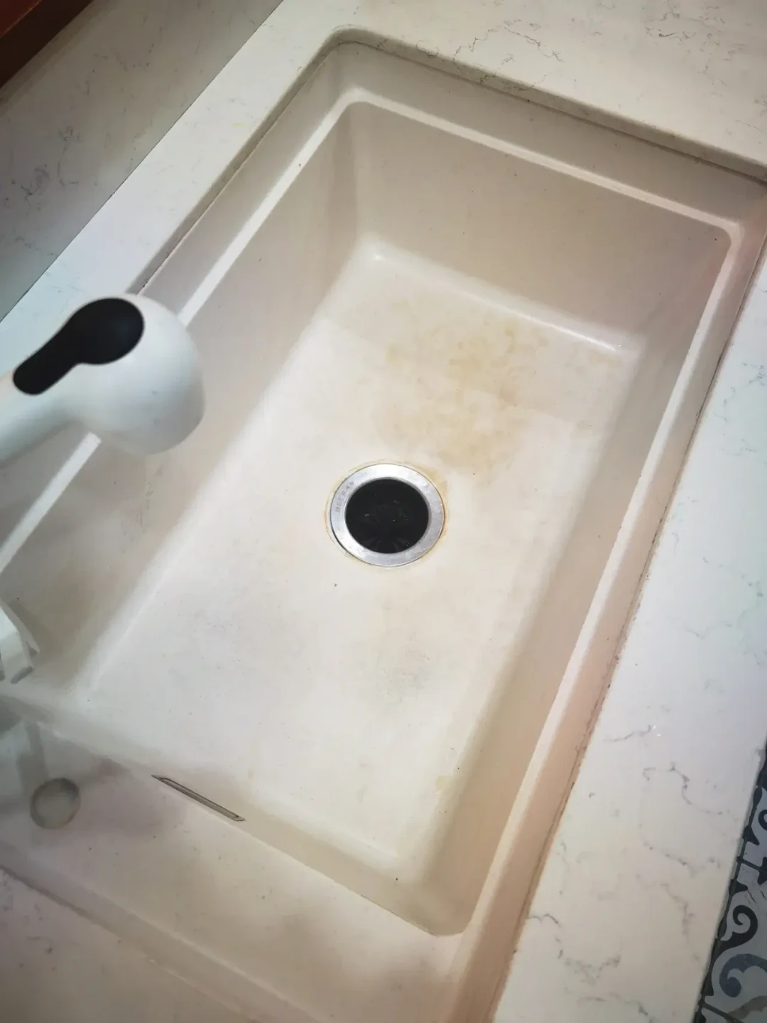 弗兰卡花岗岩水槽被一锅水烫裂还拒保:秋装下单前,先想清楚这三件事