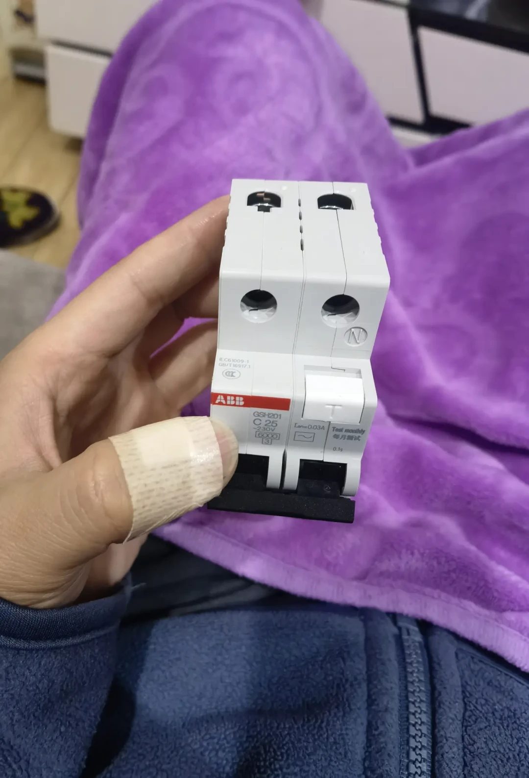 「我买的ABB是正品吗?」翻完一堆求鉴定帖和两起打假案,我发现多数人是被正品吓的