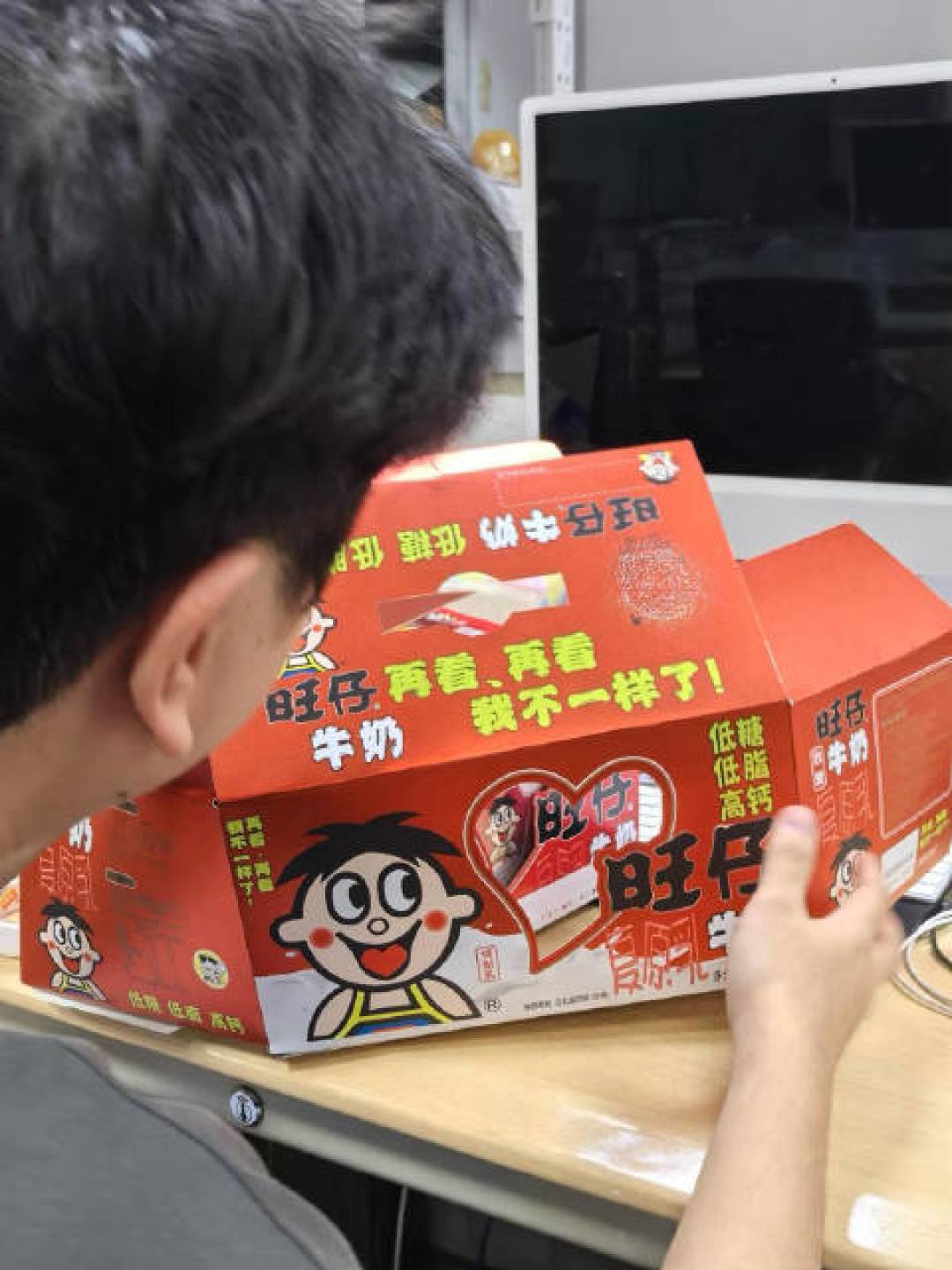 旺旺官宣“听劝版”旺仔牛奶：一罐24.5g糖，砍掉一半以上才能叫“低糖”，翻完国标门槛、配料表和财报，我把该算的账都理清了
