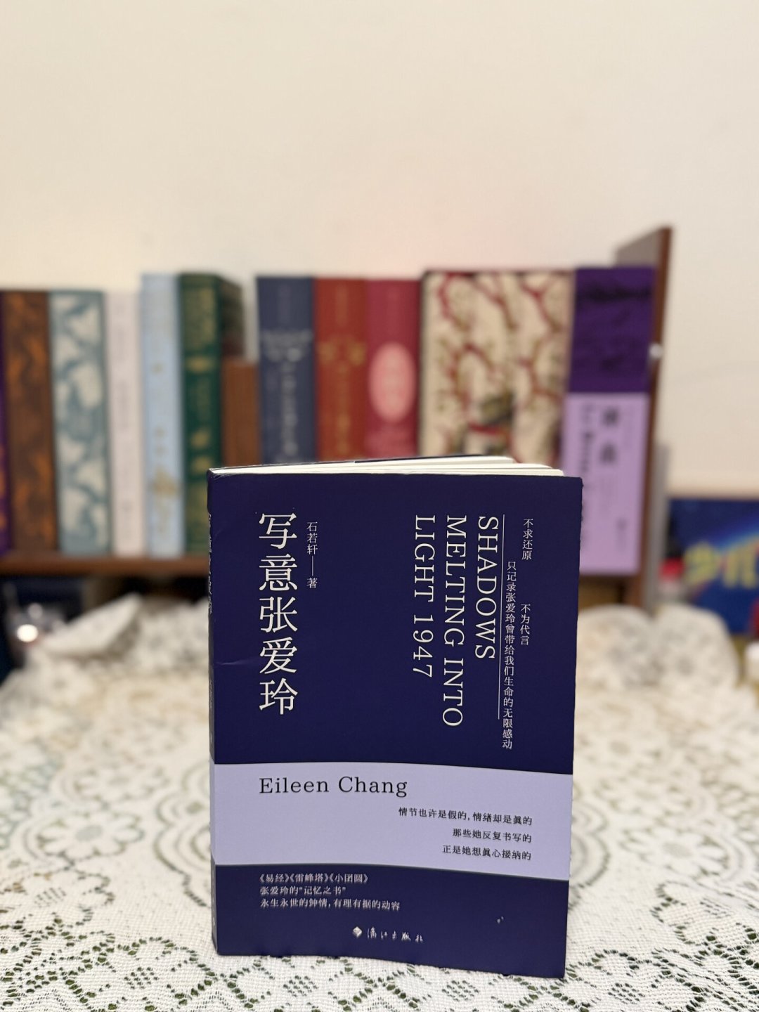 把《小团圆》当账本读才懂张爱玲:800块奖学金、30万法币、两根金条,她一生算得最清的是钱