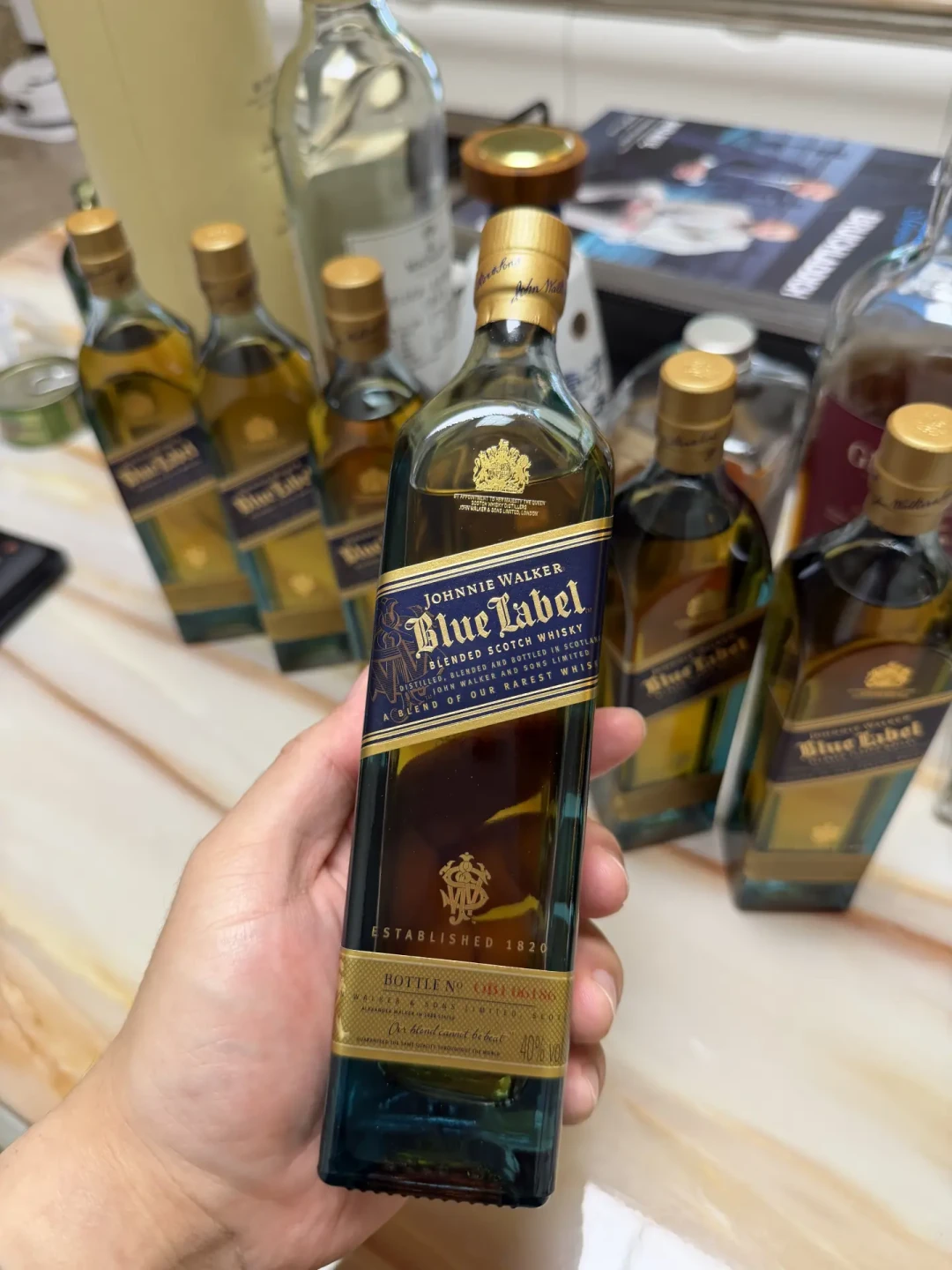 威士忌集体降价,中秋送礼反而更难选了:四档预算,哪瓶给谁,一次说清