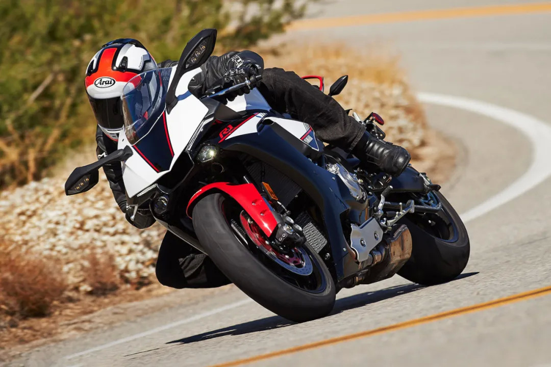 雅马哈官宣YZF-R2于8月27日发布,传闻1.4万起:等这台车之前先想清楚三个问题
