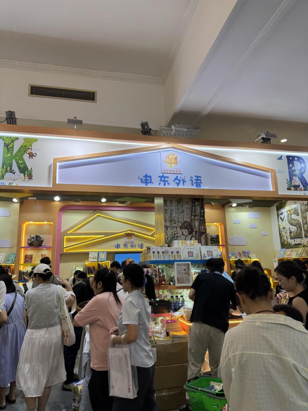 上海书展刚闭幕,绘本家长战绩刷屏:六折不算稀奇,真便宜的是这几个摊位