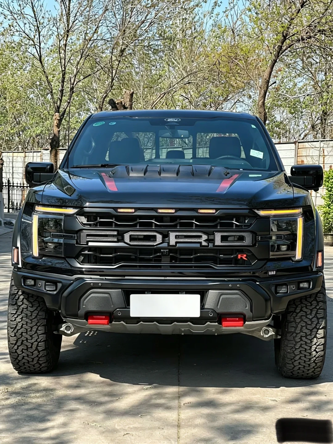 在美国,F-150能拖6吨,在中国却被行驶证上一行字拦住:皮卡拖挂的C6、牵引资质、挂车黄牌三道关