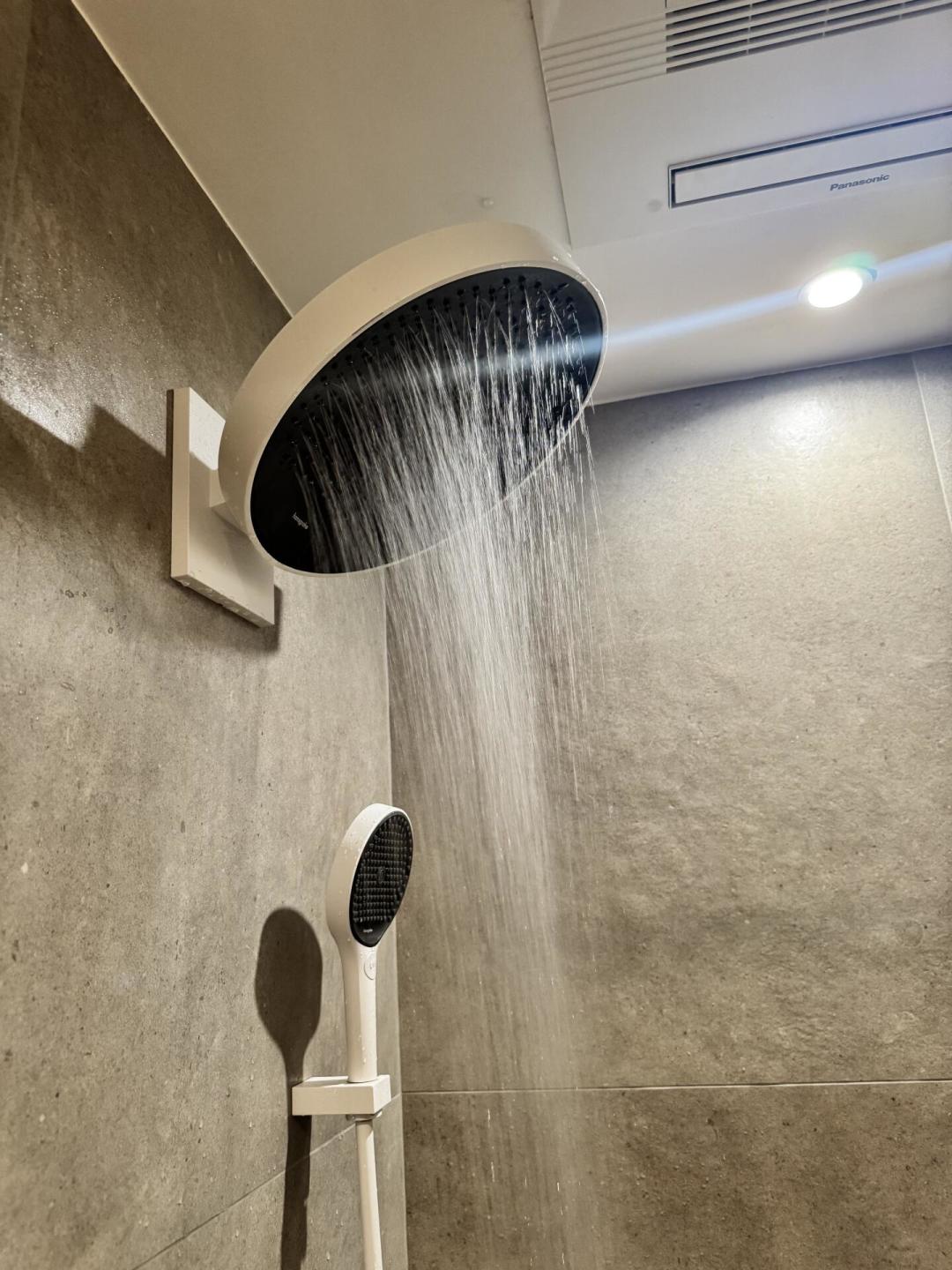 1500平替vs6000正品境雨,水感只有七成:翻遍全网脸对脸对比,标出哪些推荐是软广