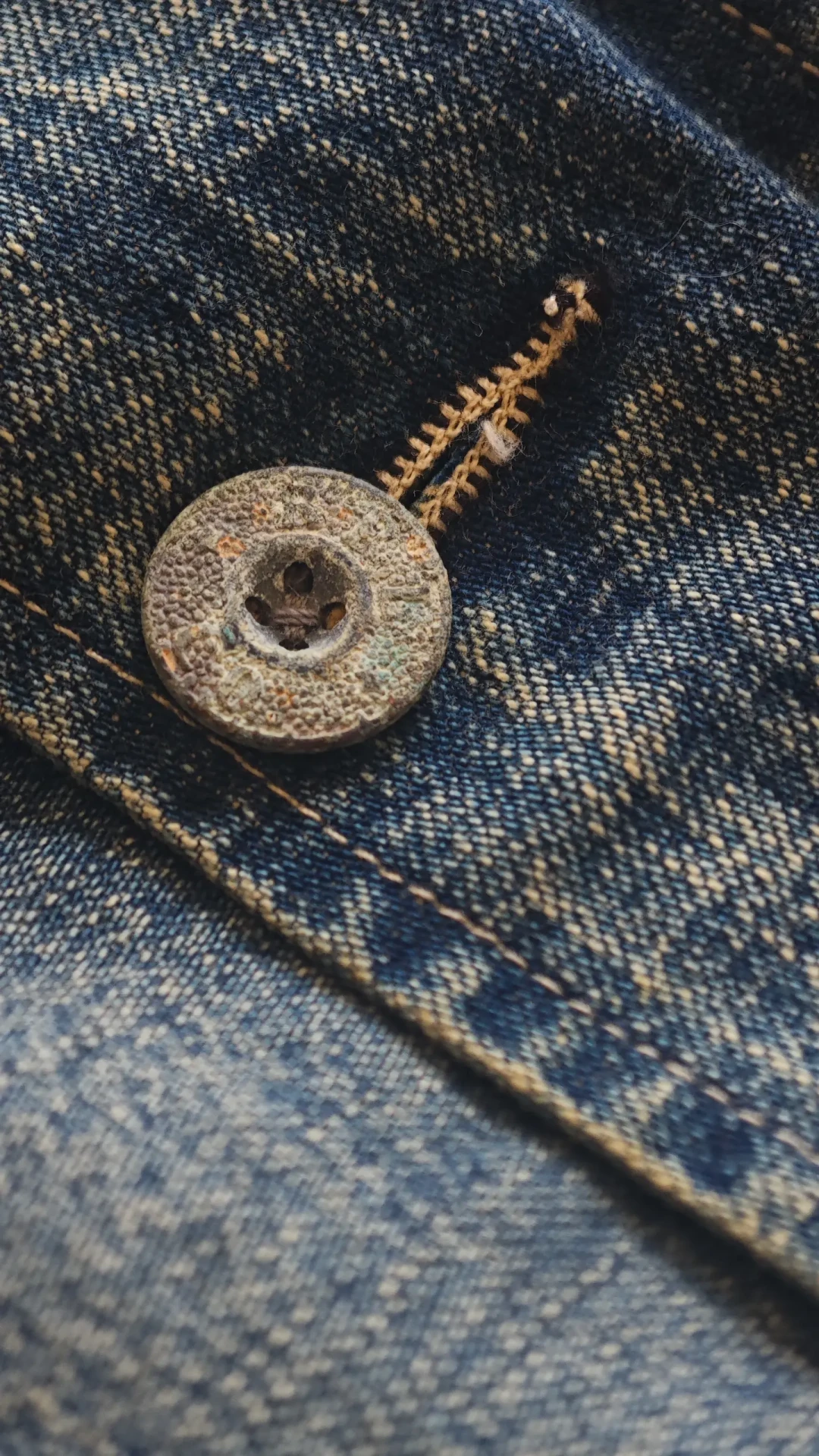 得物判假、闲鱼鉴定师却说真:RRL 真假鉴定为什么成了悬案?黑话+鉴别点+渠道风险一次讲清