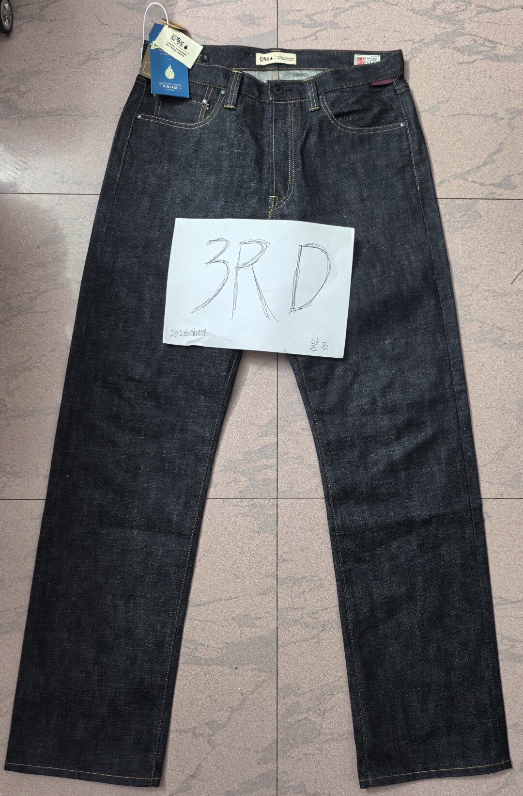 沾酱养牛大赛今晚公布评委排名:打磨痕迹会被压分,投票只占20%——这33条裤子的落色,比详情页更值得看