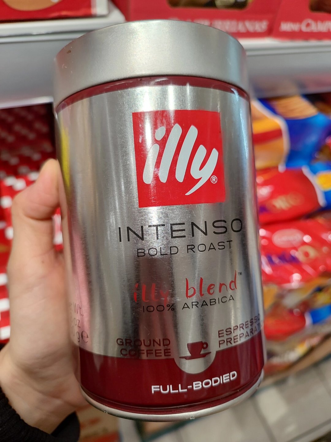 一罐从欧洲背回来的illy,用中文写着