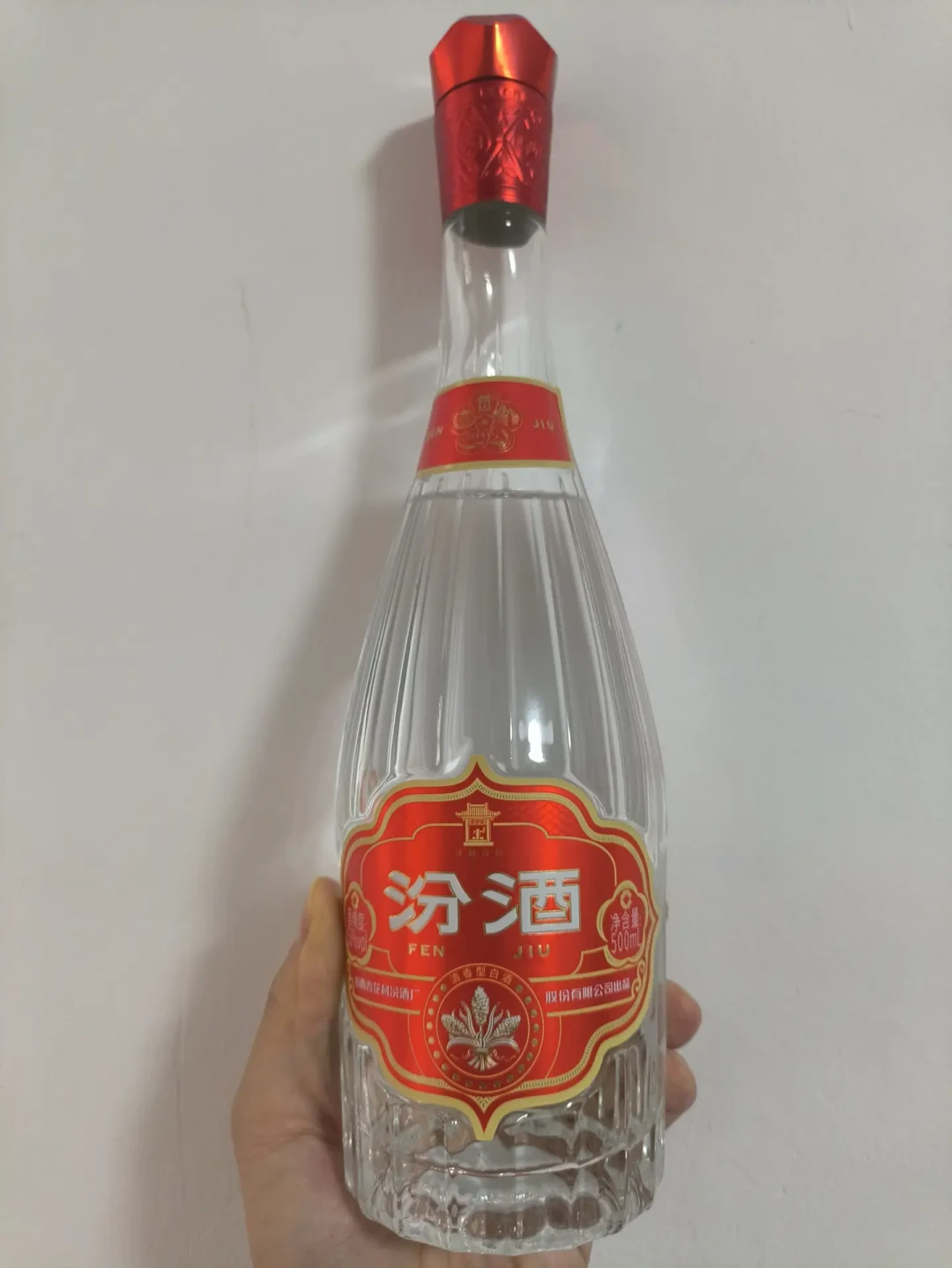 新品刷屏、黄盖被骂,老酒友却在悄悄囤这瓶遇冷4年的献礼汾:什么价值得买、怎么买不踩坑,中秋前一次说清