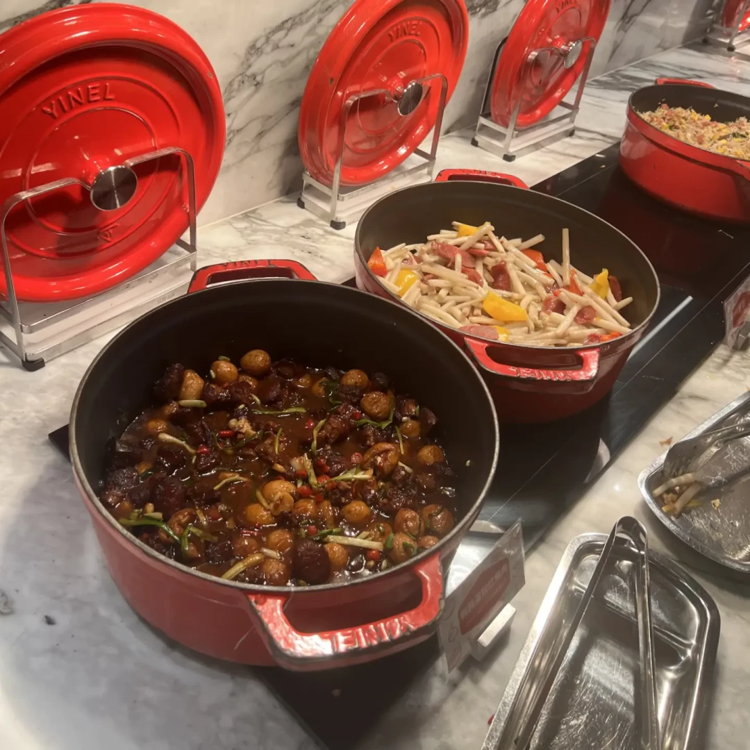 1800元一晚的设计师酒店,被扒出和欢朋一栋楼:今年国庆订酒店,先学会看“楼”